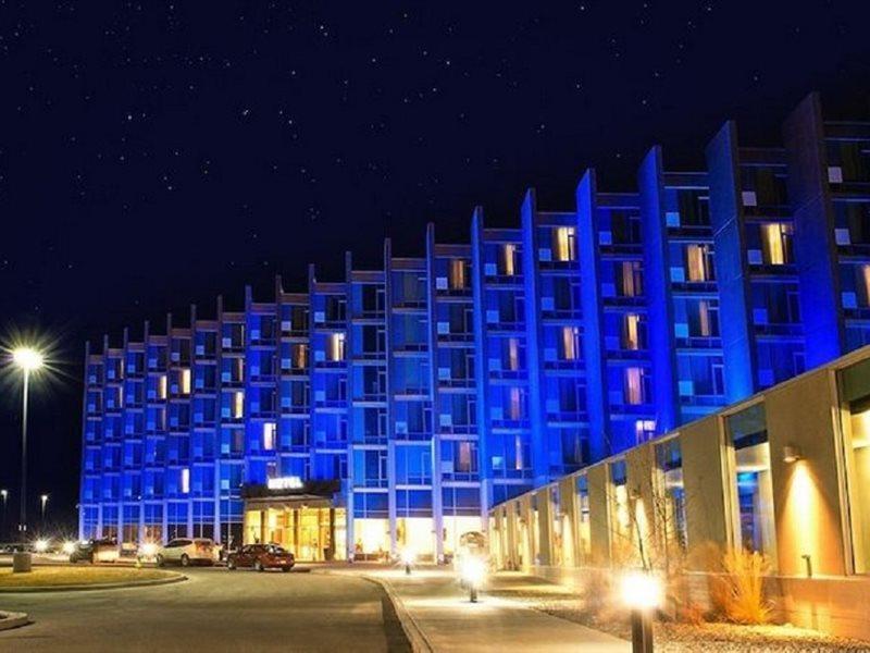 Grey Eagle Resort YYC Kültér fotó