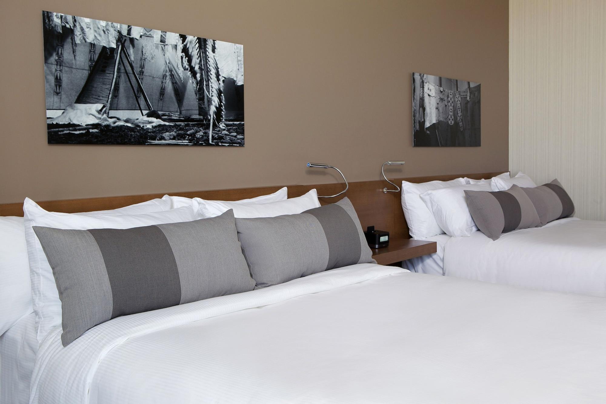 Grey Eagle Resort YYC Kültér fotó