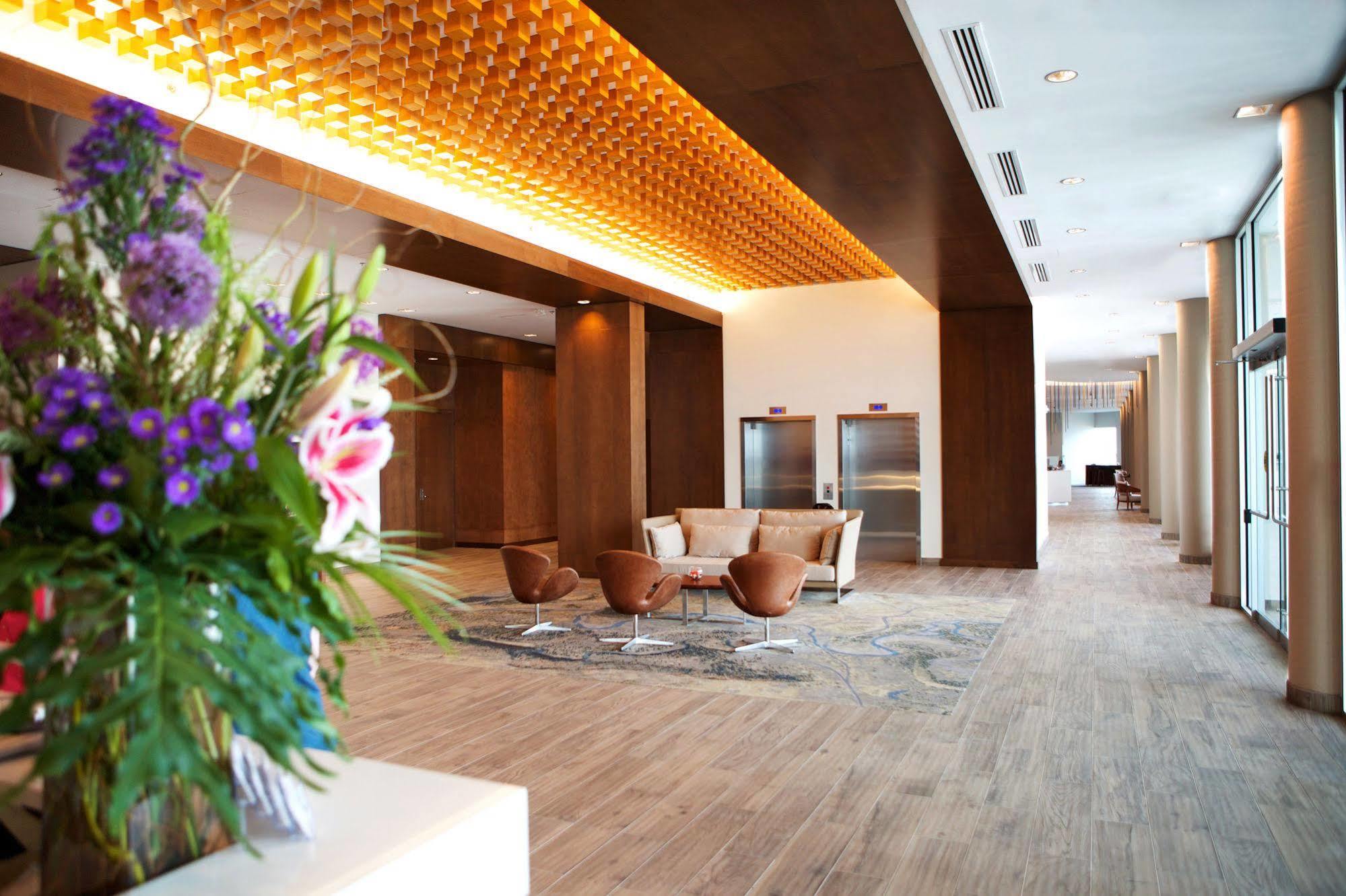 Grey Eagle Resort YYC Kültér fotó