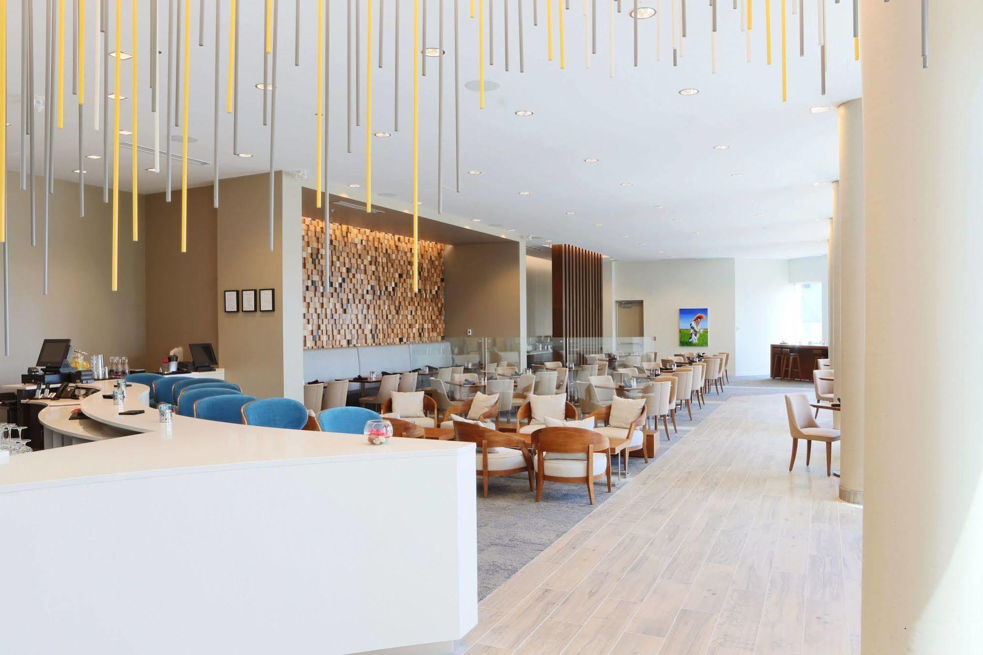 Grey Eagle Resort YYC Kültér fotó