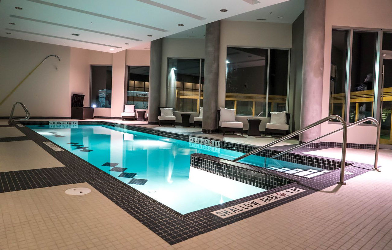 Grey Eagle Resort YYC Kültér fotó